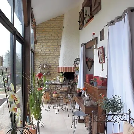 Au Gue Du Bois Bed & Breakfast